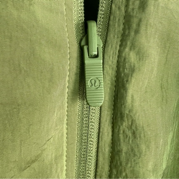 LULULEMON Non Stop Bomber Reversible Jacket in Green Foliage Size 8 and Size 4 - Picture 9 of 16